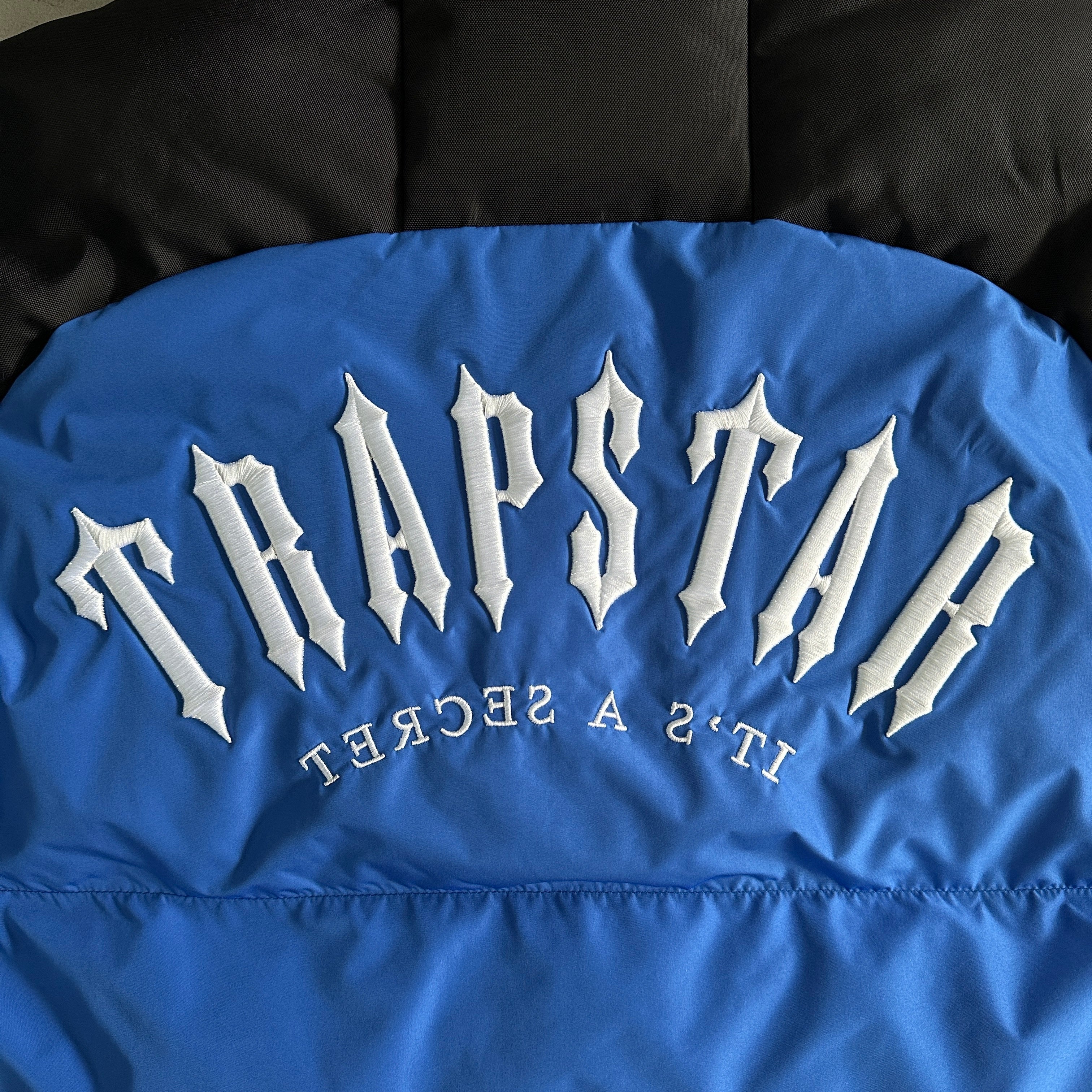 TRAPSTAR IRONGATE HOODED PUFFER AW23 JACKET - BLACK BLUE