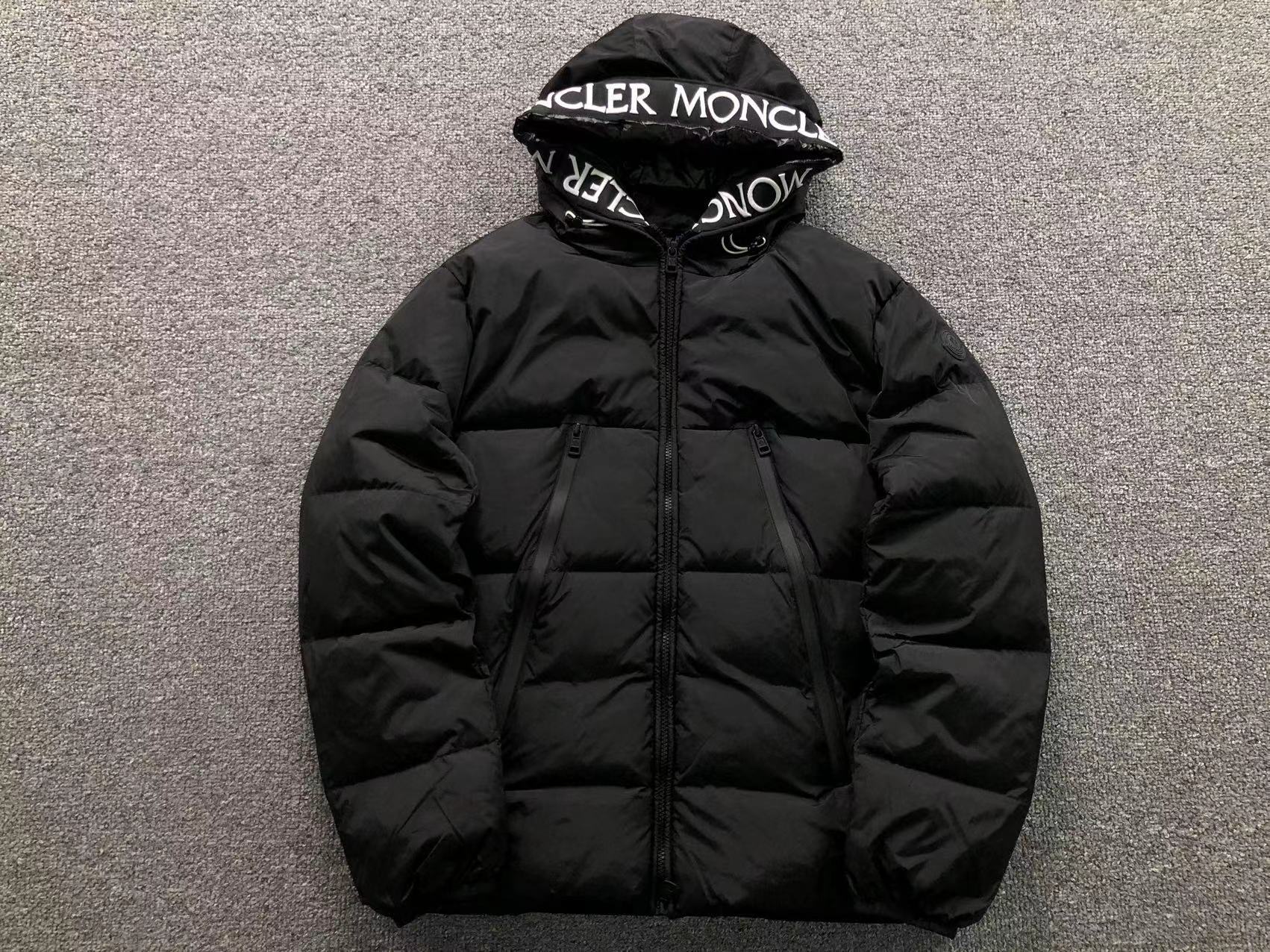 MNCLR Black Puffer - logo hood