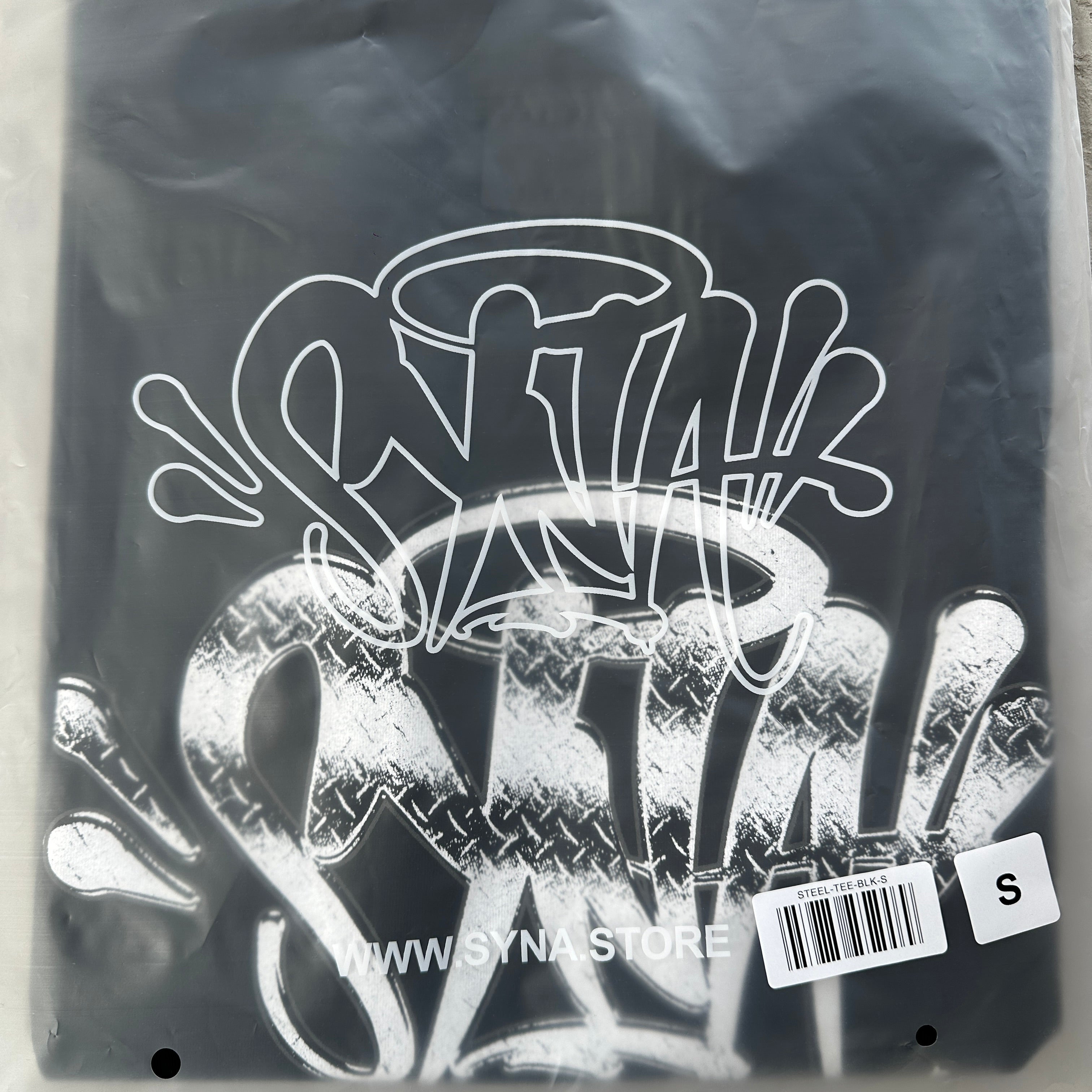 BLACK LOGO SYNA TEE