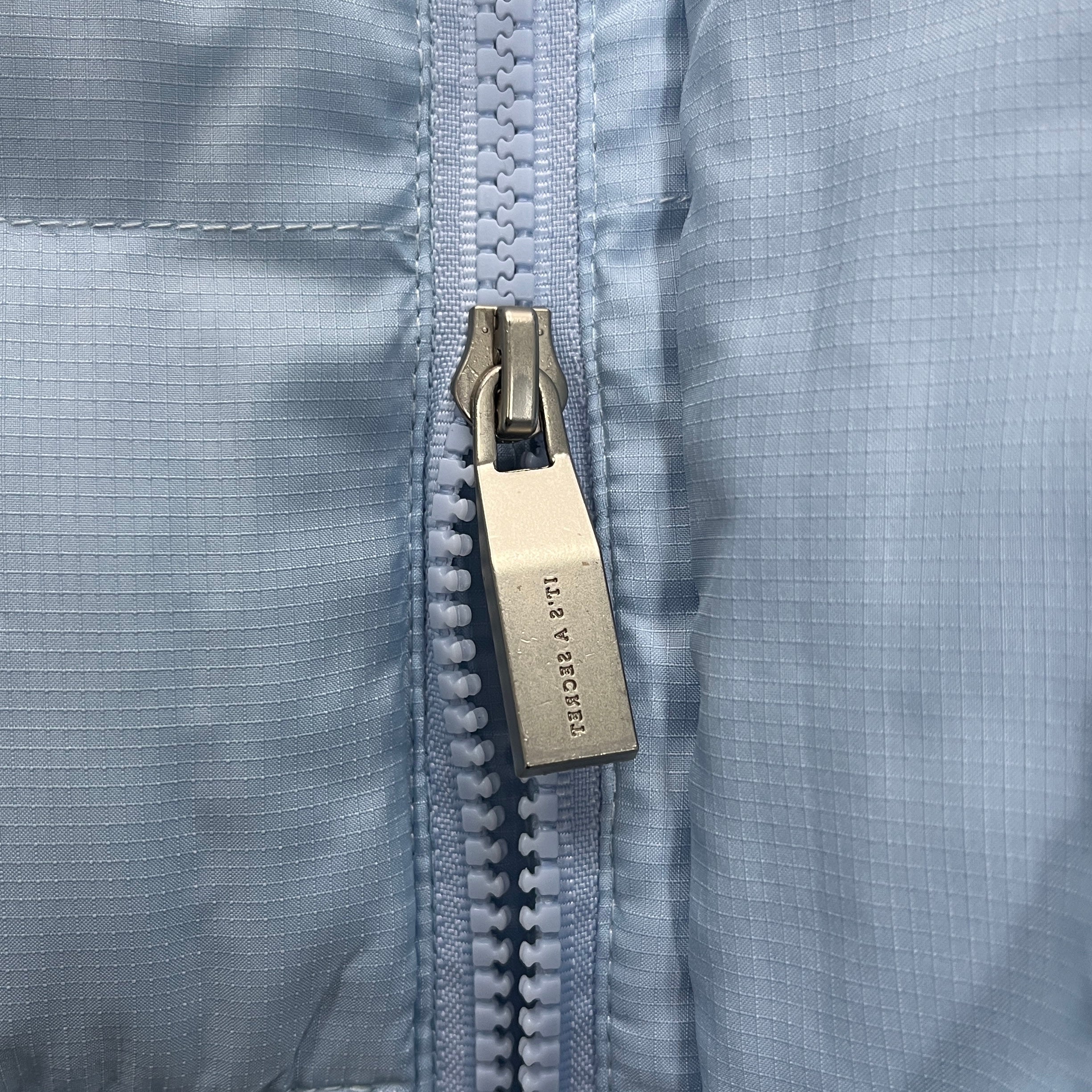 NEW Women's Baby Blue T 2.0 Detachable Puffer