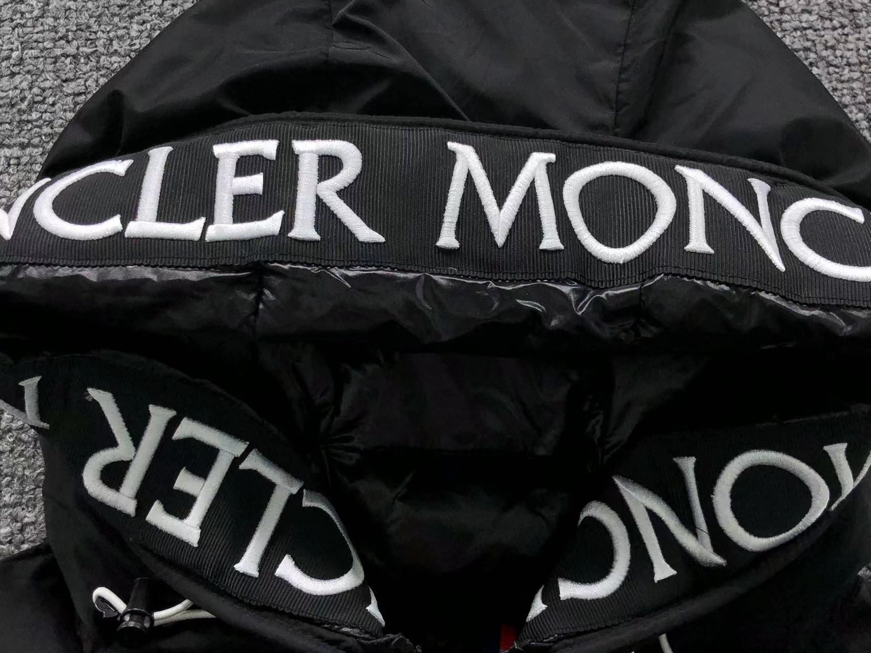 MNCLR Black Puffer - logo hood