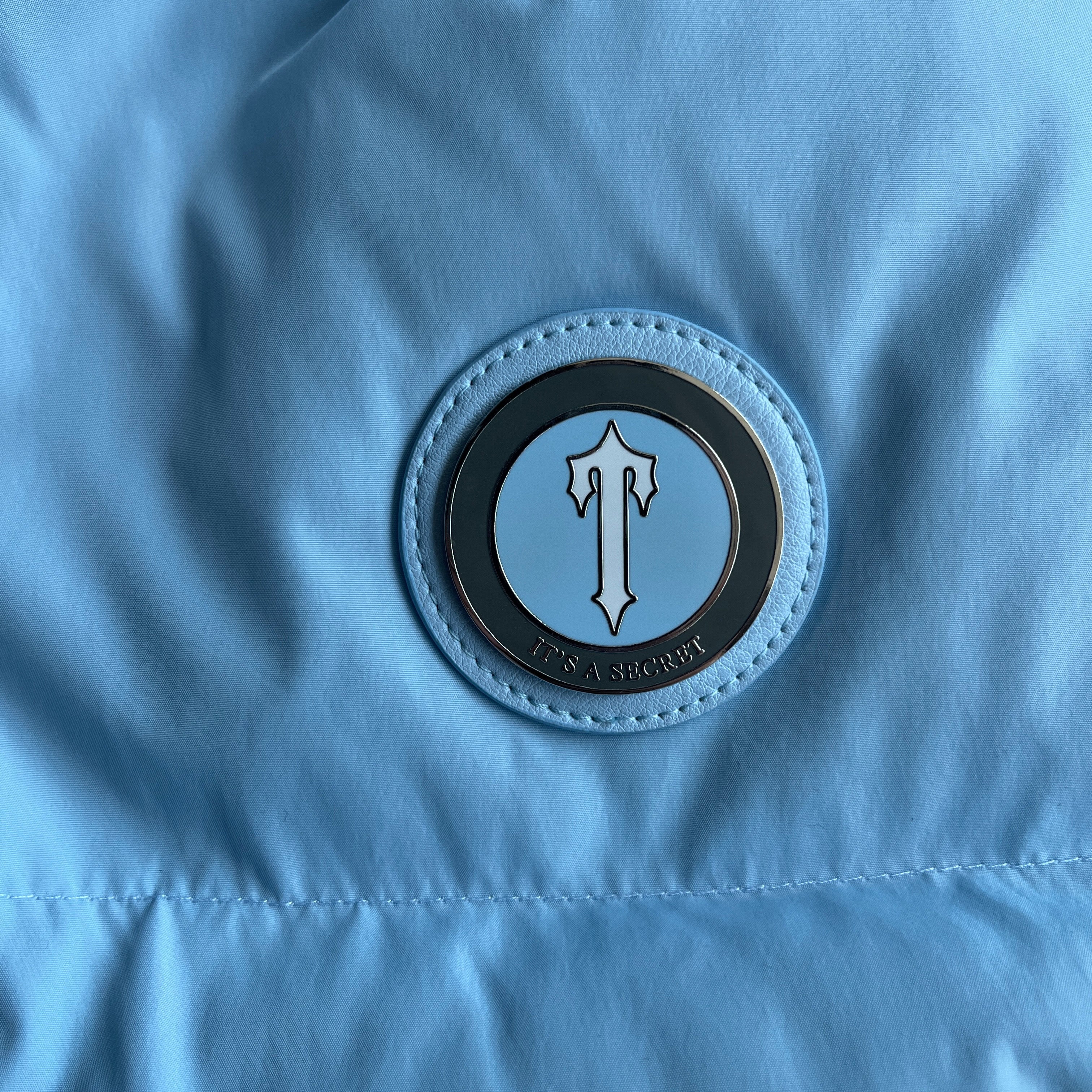 Woman's Baby Blue T Detachable Puffer