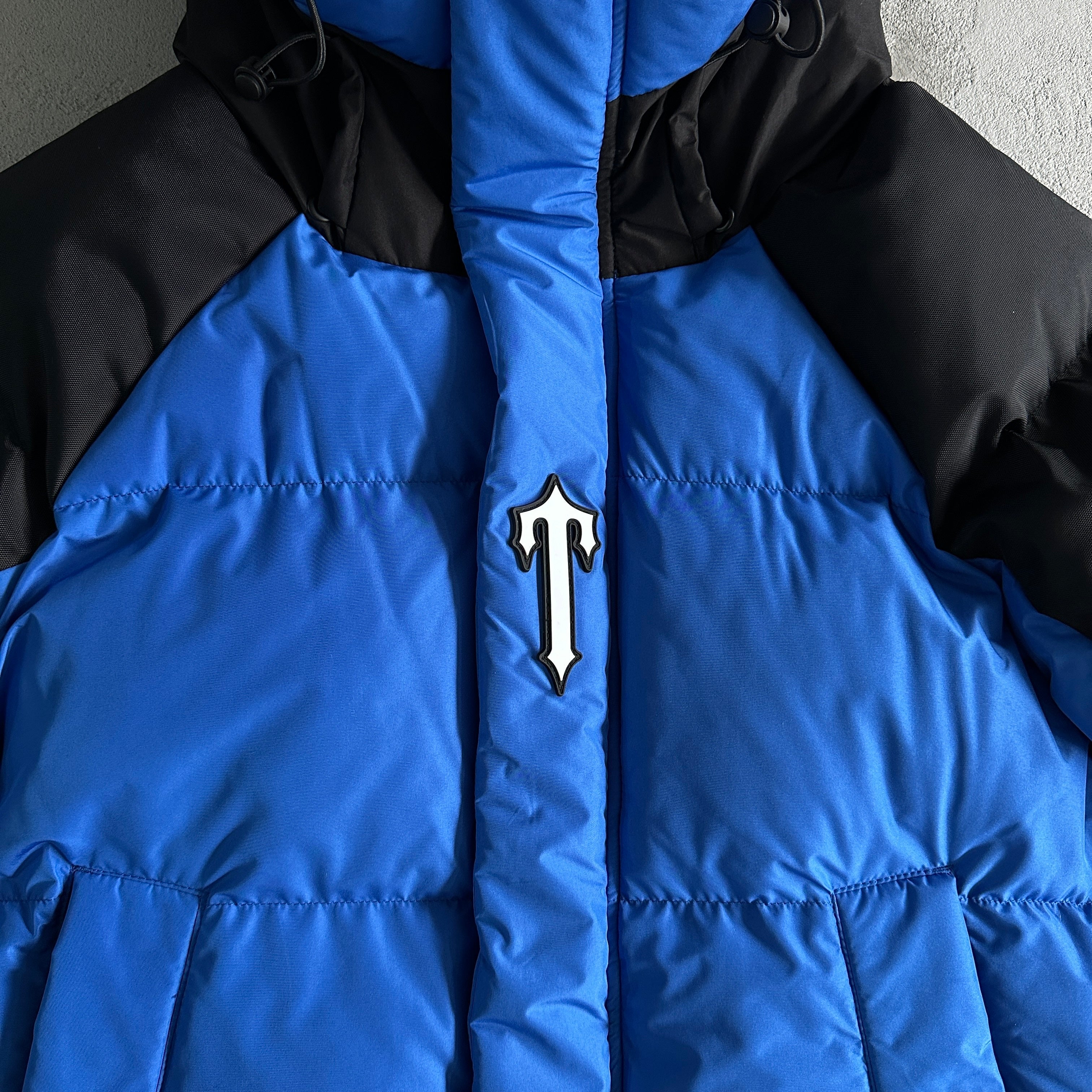 TRAPSTAR IRONGATE HOODED PUFFER AW23 JACKET - BLACK BLUE