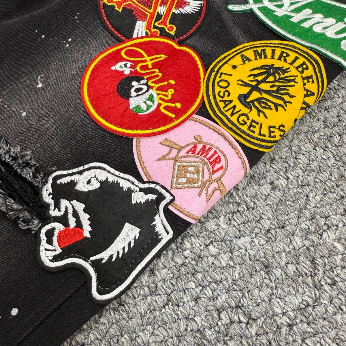 AMlRI BLACK BADGES JEANS