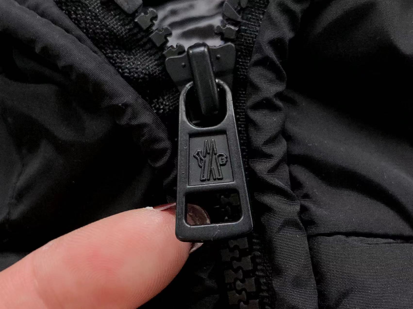 MNCLR Black Puffer - logo hood