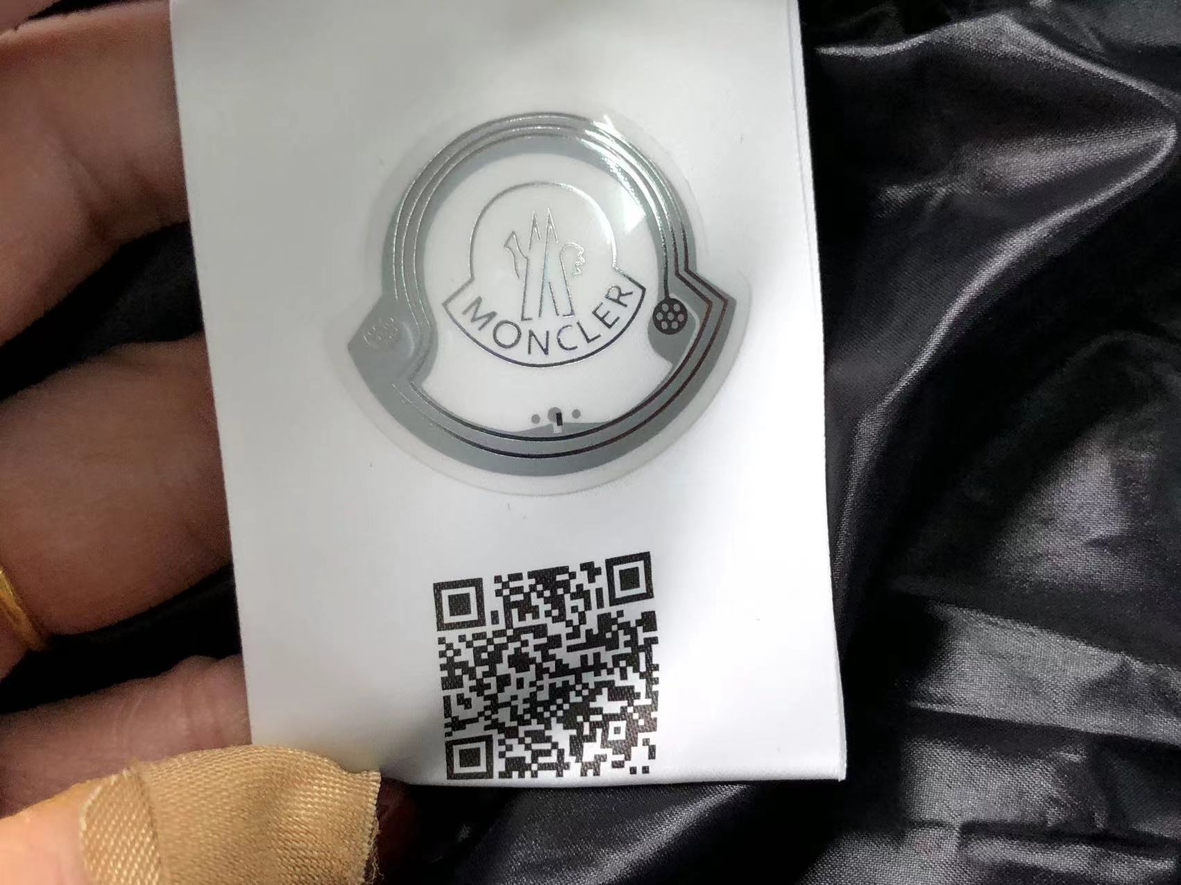 MNCLR Black Puffer - logo hood