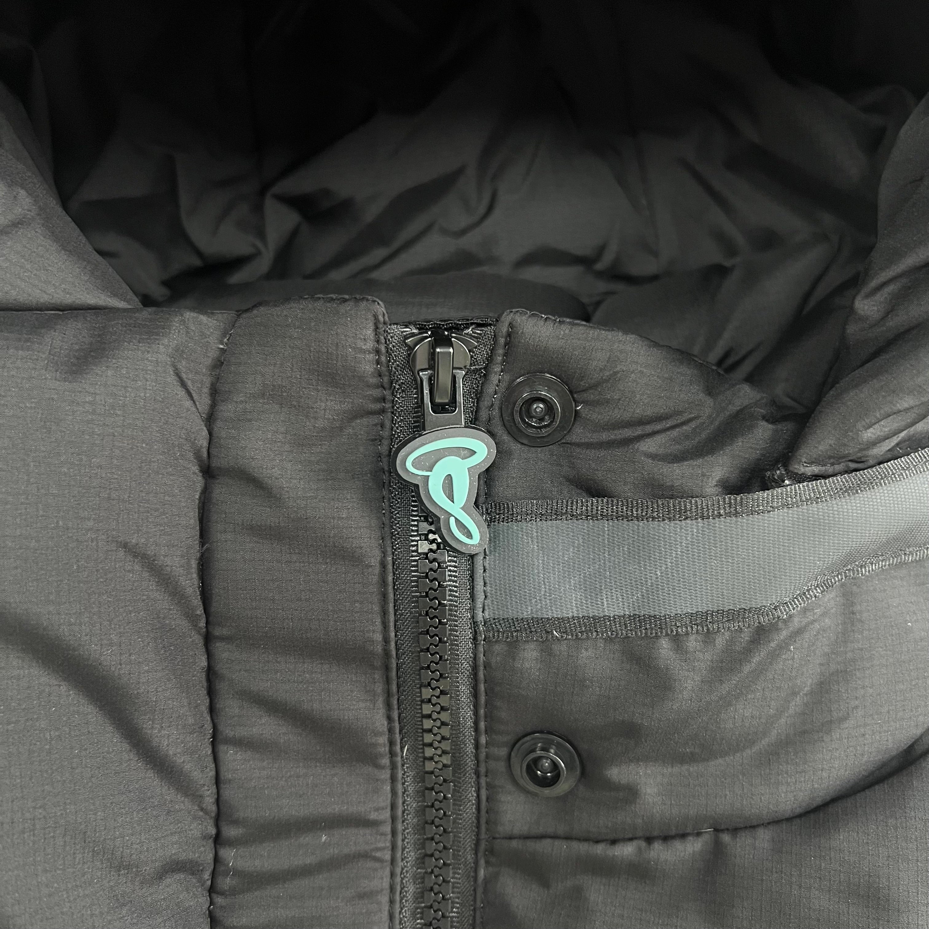 Syna Down Puffer Jacket - Black/Teal