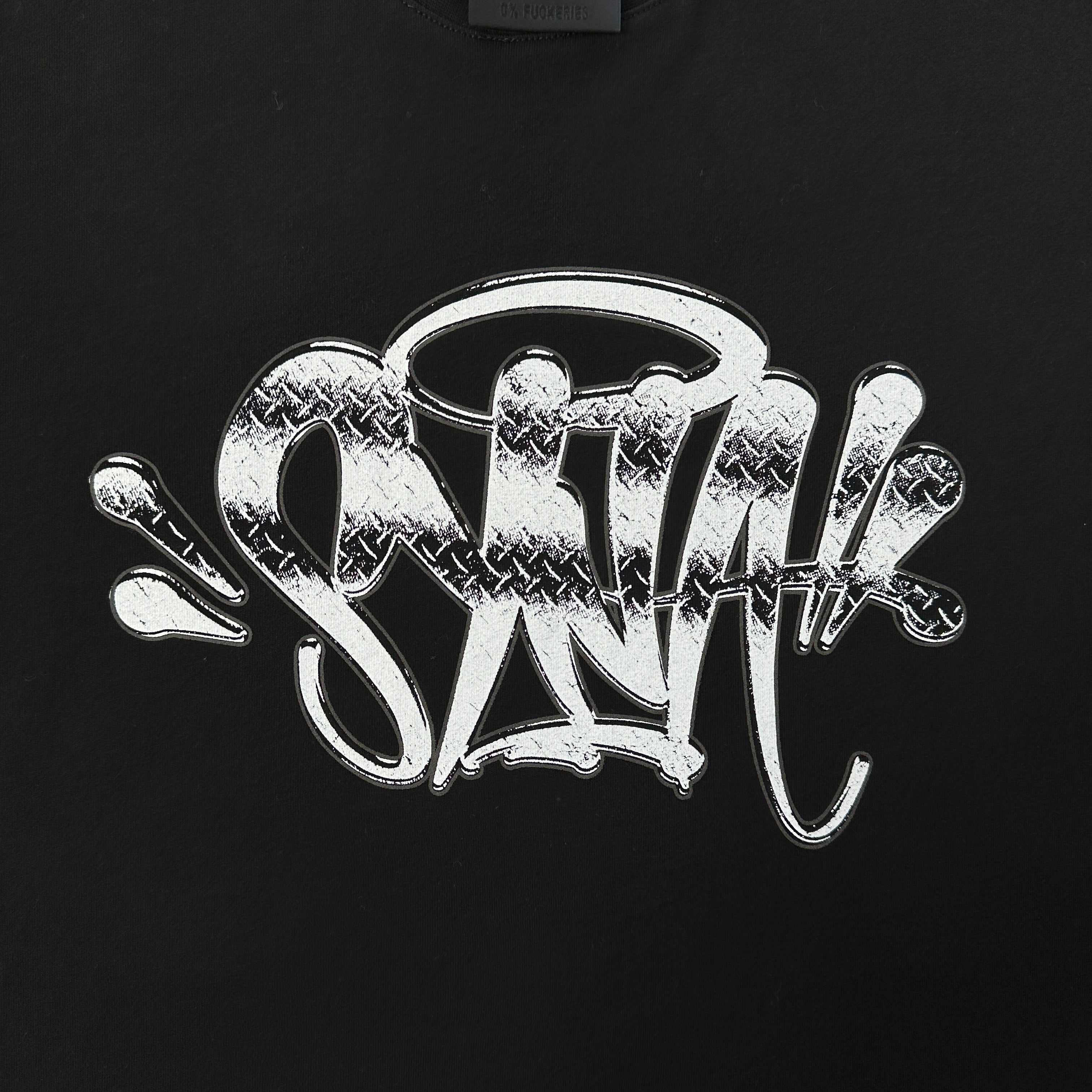 BLACK LOGO SYNA TEE