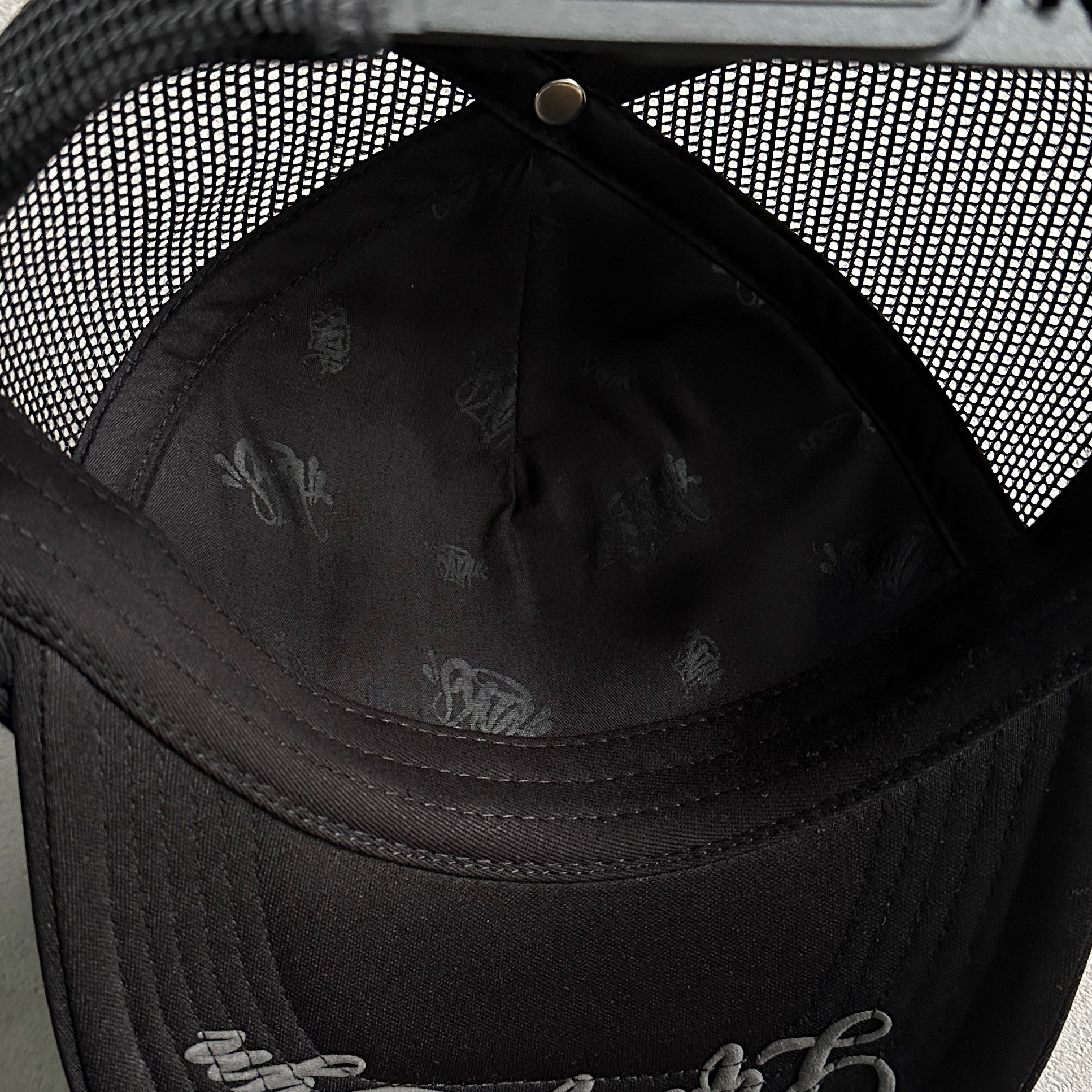 SYNA TRUCKER CAP [BLACK]