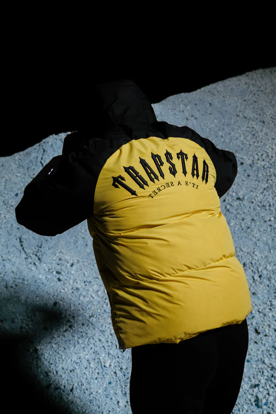 TRAPSTAR IRONGATE HOODED PUFFER 2.0 JACKET - BLACK/YELLOW