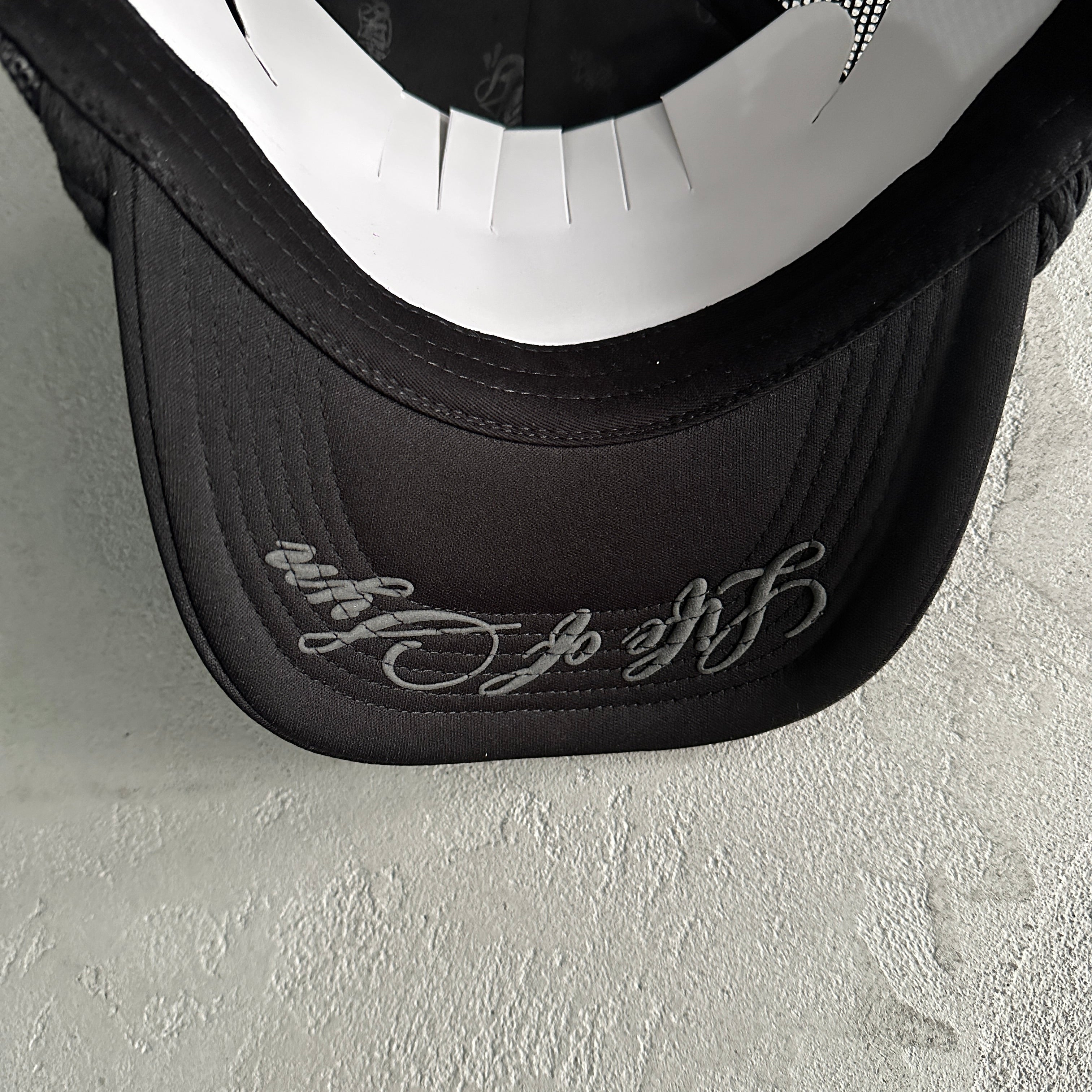 SYNA TRUCKER CAP [BLACK]