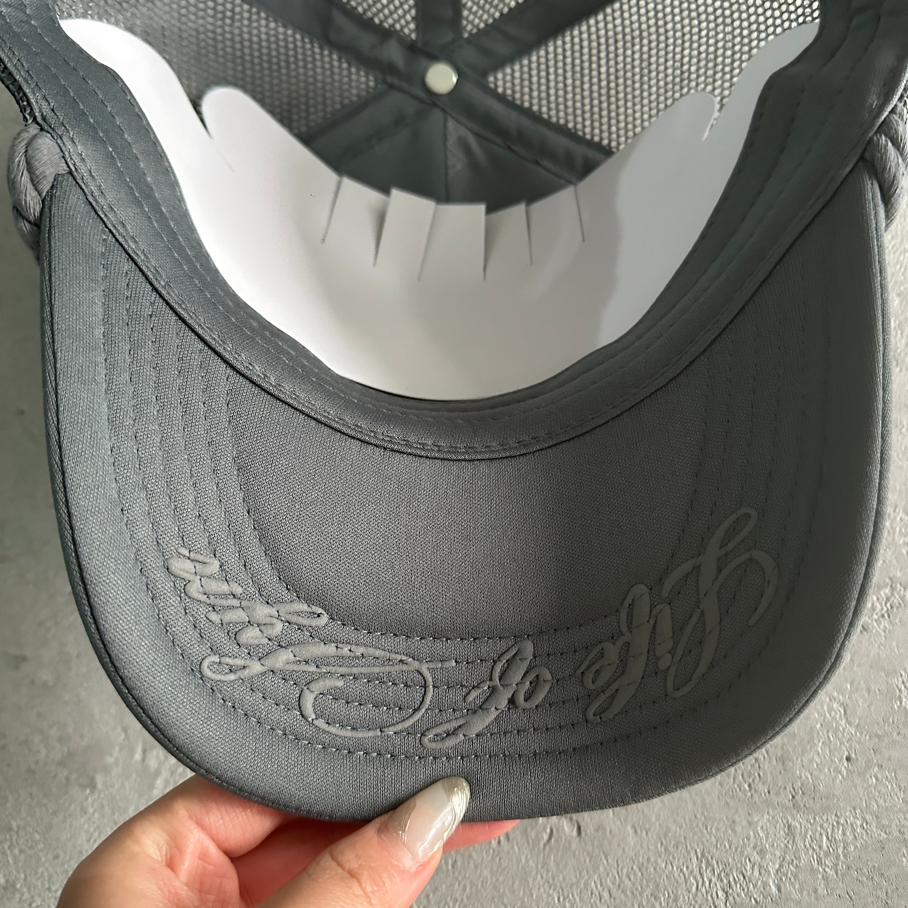 SYNA TRUCKER CAP [GREY]