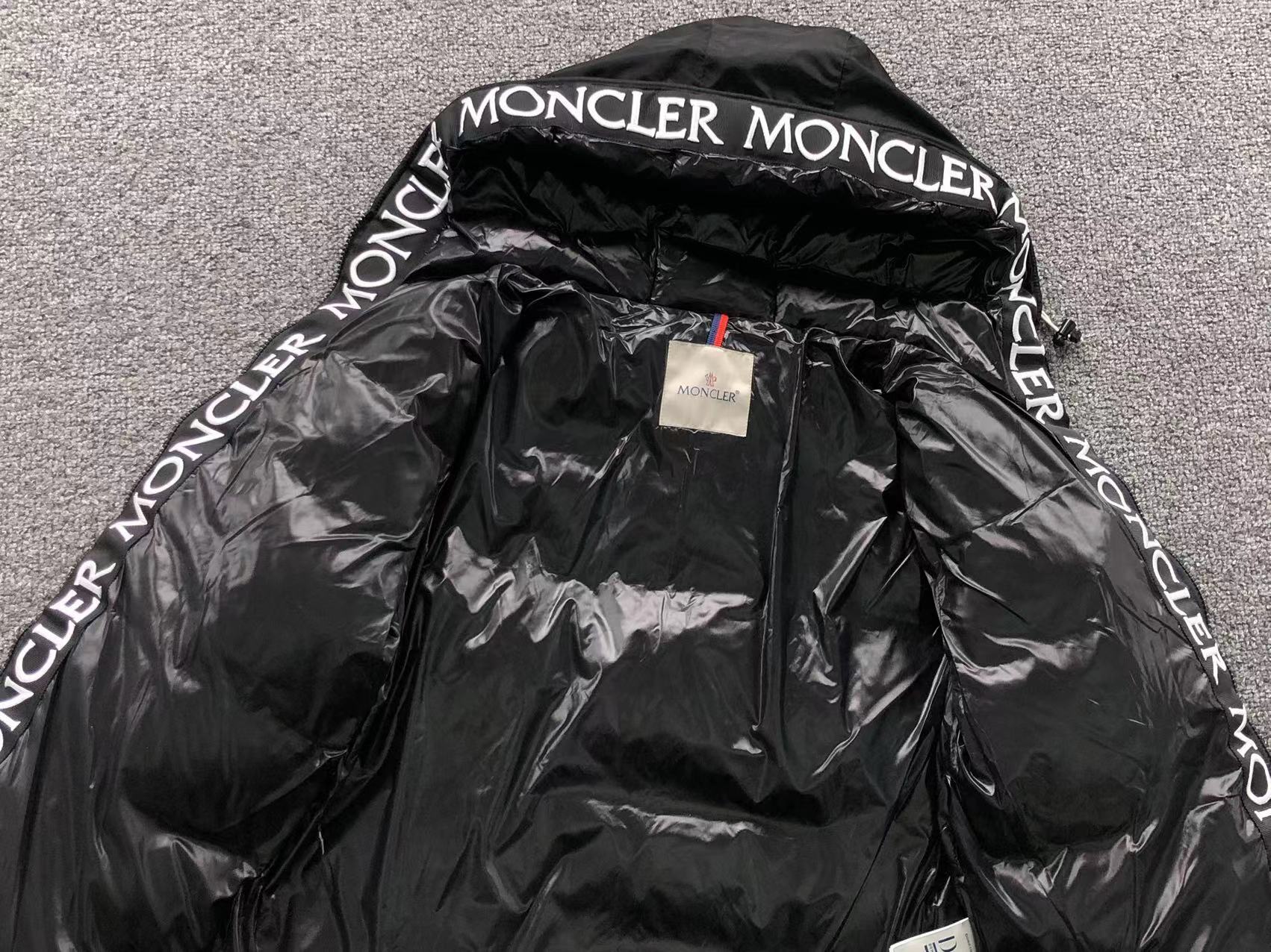 MNCLR Black Puffer - logo hood
