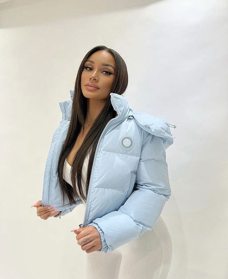 Woman's Baby Blue T Detachable Puffer