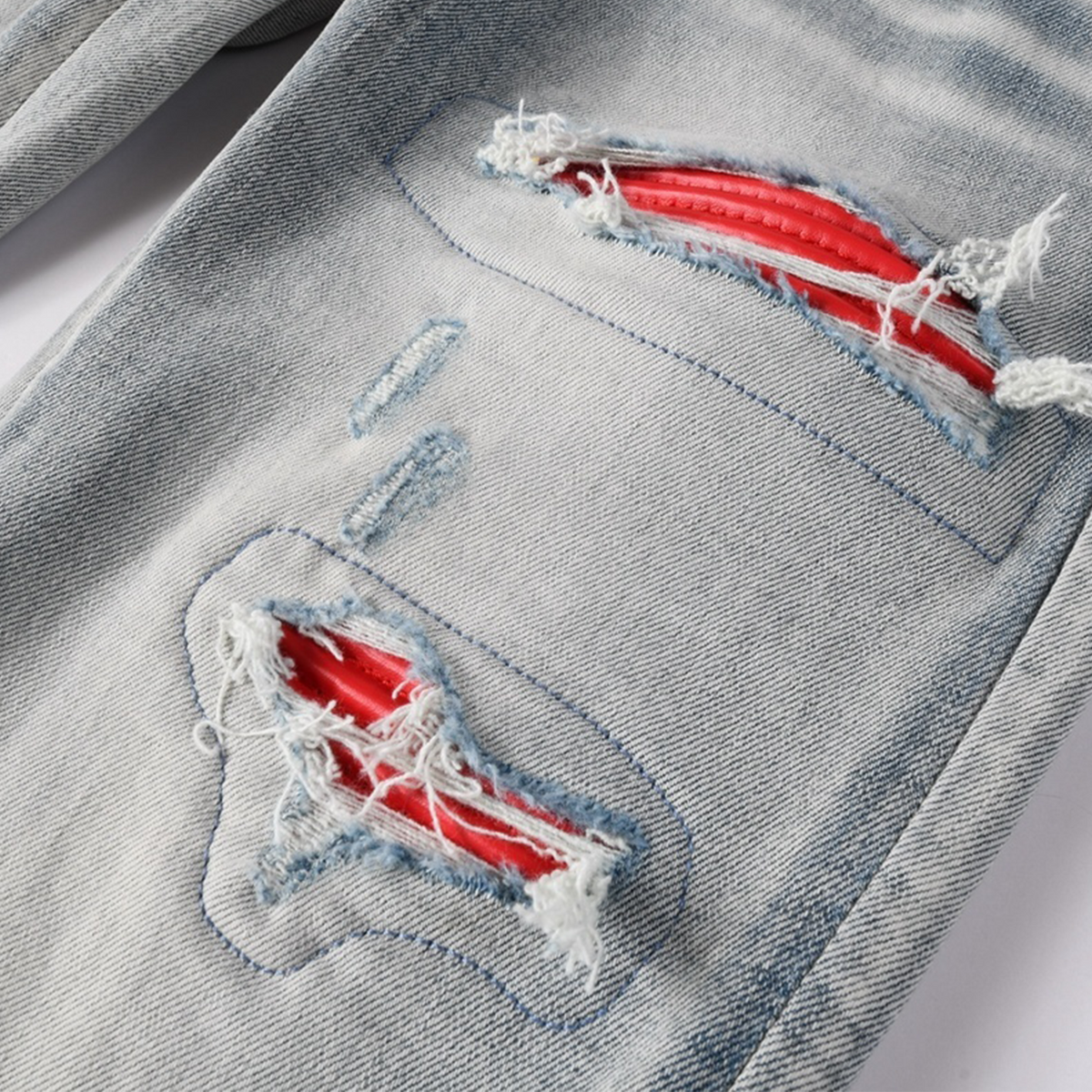 RED JEANS BLACK SNAKE