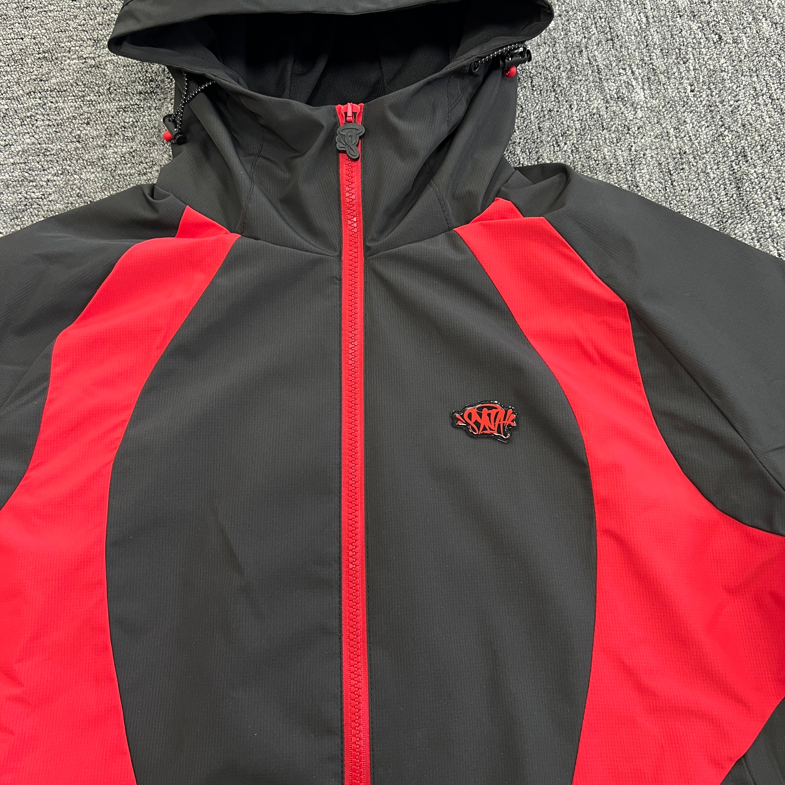 SYNA VORTEX TRACK TOP- BLACK & RED