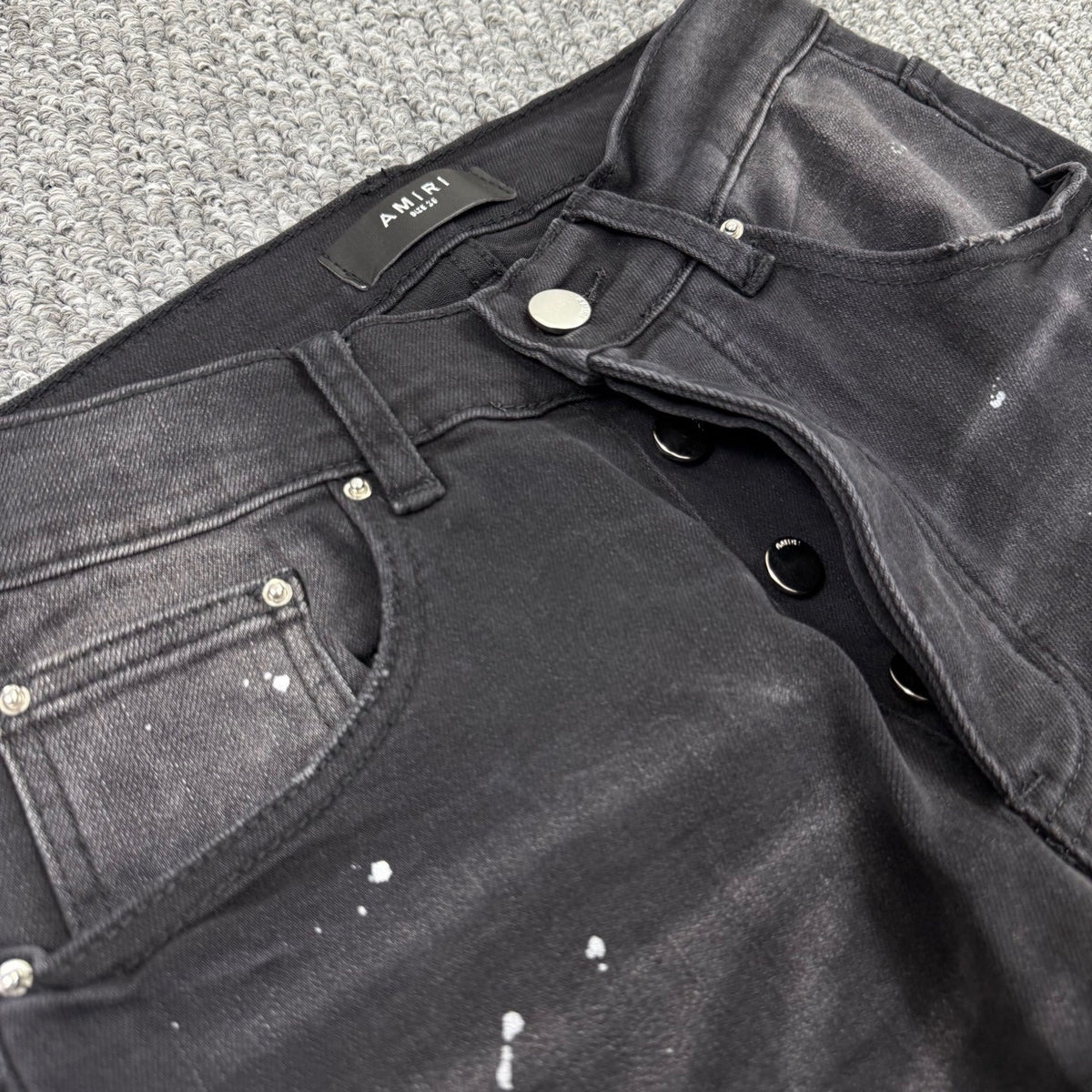 AMlRI BLACK BADGES JEANS