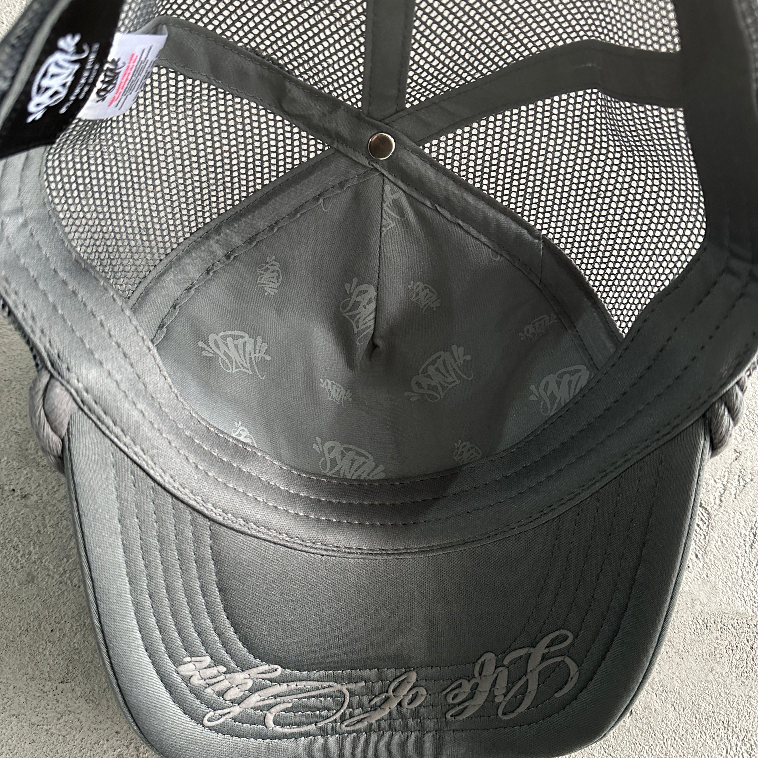 SYNA TRUCKER CAP [GREY]